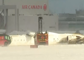 델타 항공기, 토론토 공항 착륙 중  전복 … 최소 15명 부상